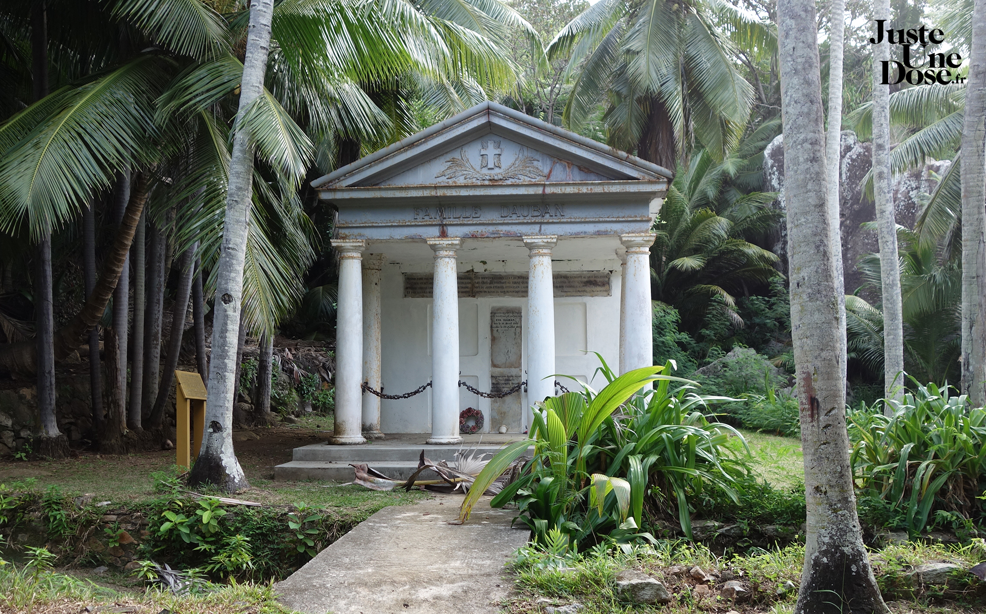 seychelles-silhouette-island-dauban-mausoleum
